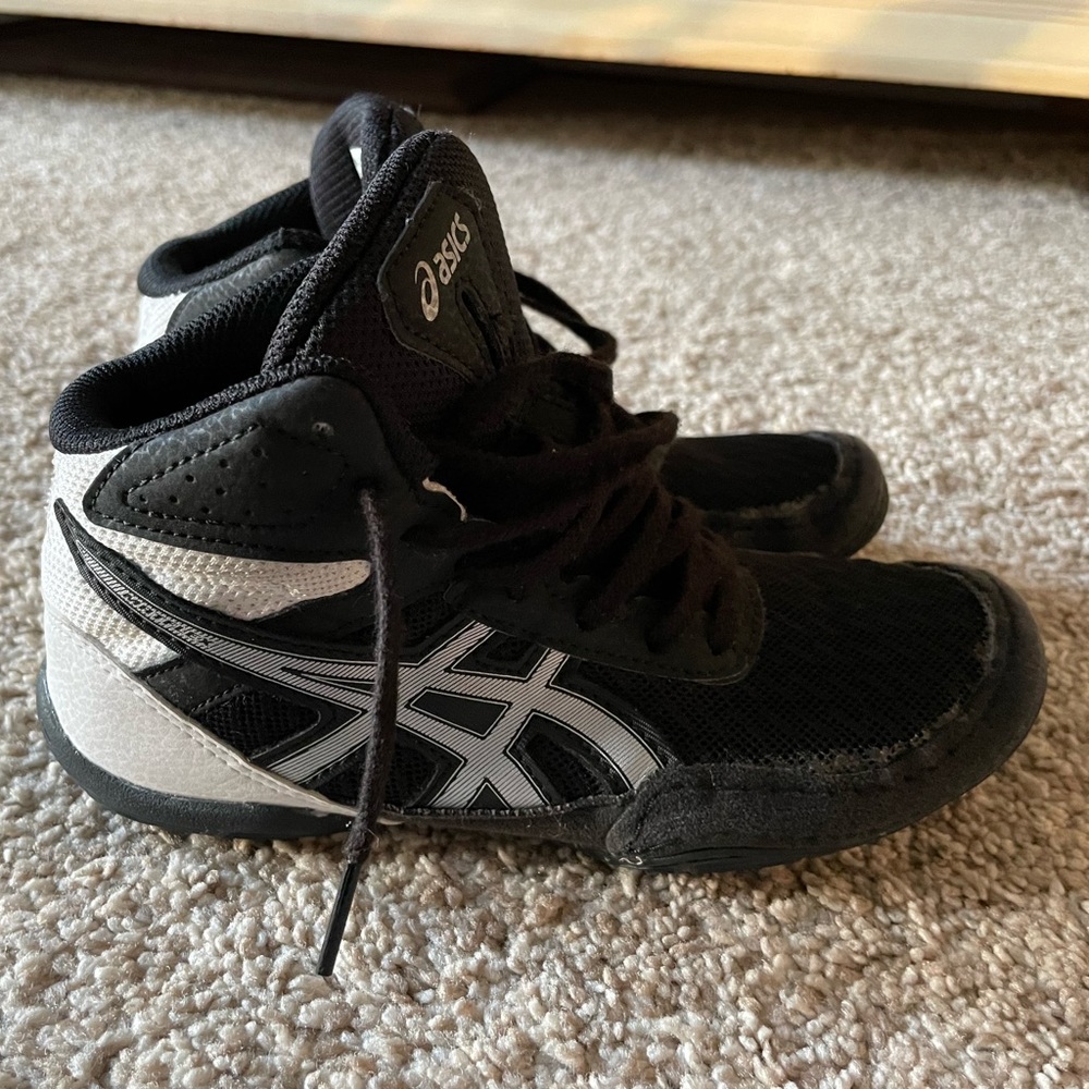 Asics wrestling shoes